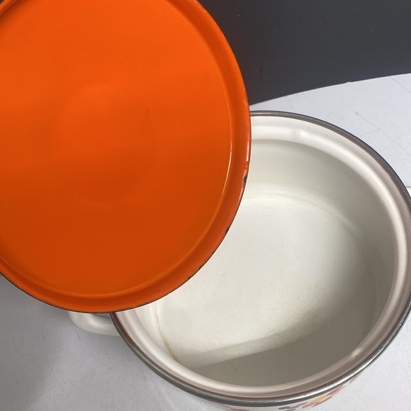 Daisy Flower 8” Diameter Enamel Stockpot Two Handle Pan Matching Lid - Picture 10 of 17